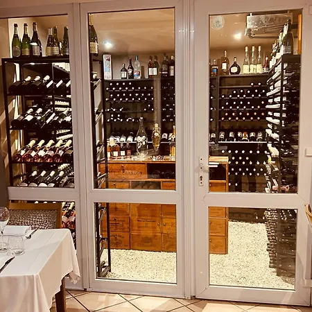 Le Clos De Mutigny 호텔 3*