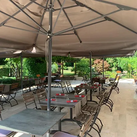 Le Clos De Mutigny Отель