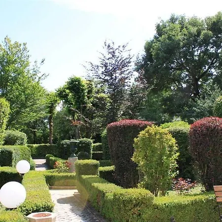 Le Clos De Mutigny Hotel